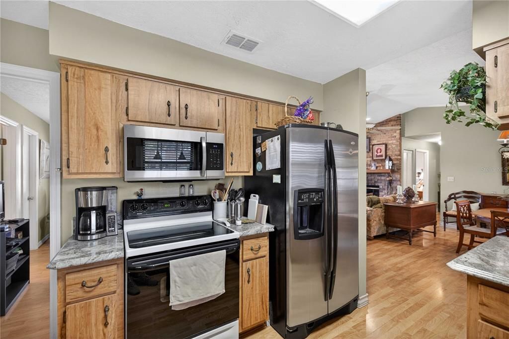 Activo con contrato: $199,900 (3 camas, 2 baños, 1326 Pies cuadrados)