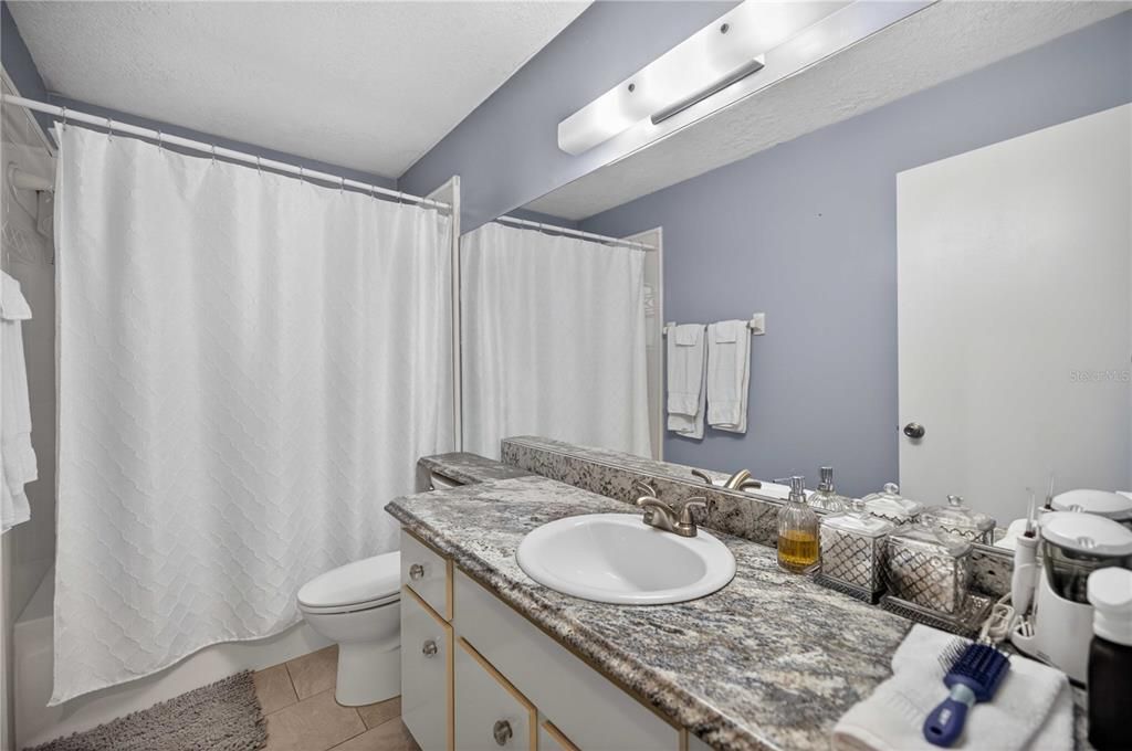 Activo con contrato: $199,900 (3 camas, 2 baños, 1326 Pies cuadrados)