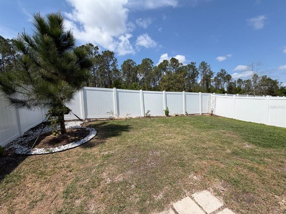 For Rent: $2,270 (3 beds, 2 baths, 1372 Square Feet)