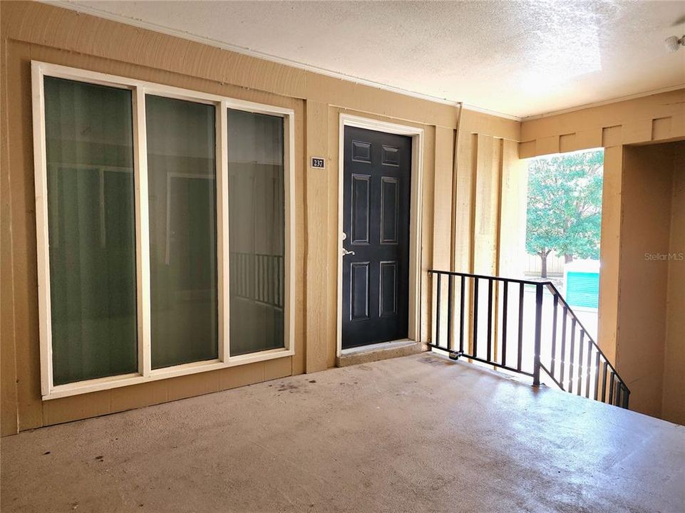 For Sale: $120,000 (1 beds, 1 baths, 630 Square Feet)
