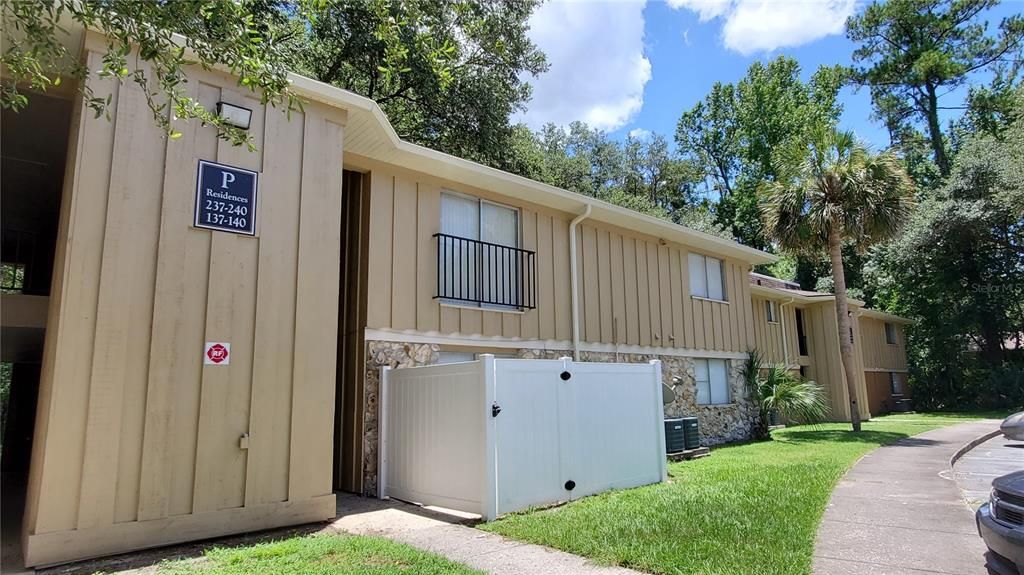 For Sale: $120,000 (1 beds, 1 baths, 630 Square Feet)