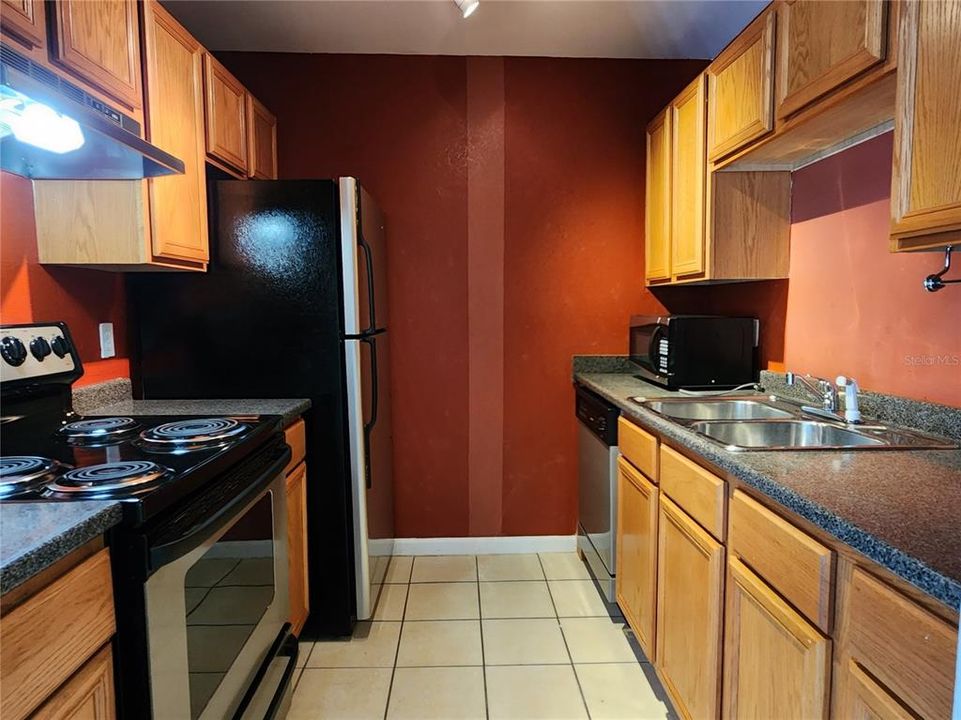 For Sale: $120,000 (1 beds, 1 baths, 630 Square Feet)