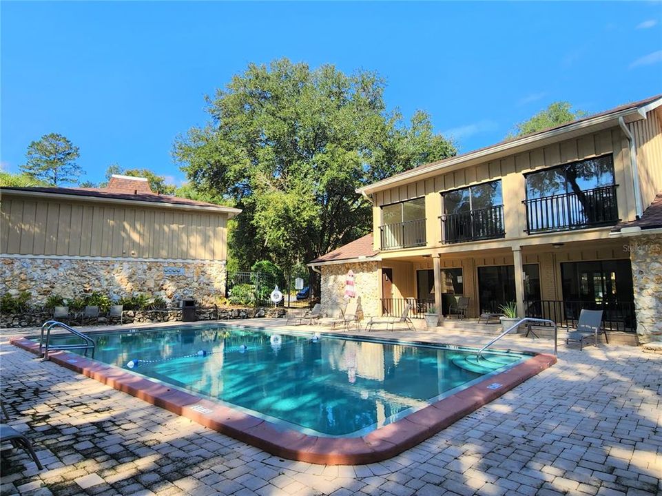 For Sale: $120,000 (1 beds, 1 baths, 630 Square Feet)