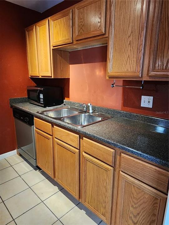 For Sale: $120,000 (1 beds, 1 baths, 630 Square Feet)