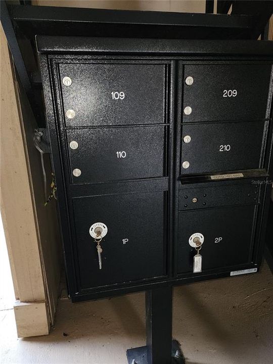 For Sale: $120,000 (1 beds, 1 baths, 630 Square Feet)