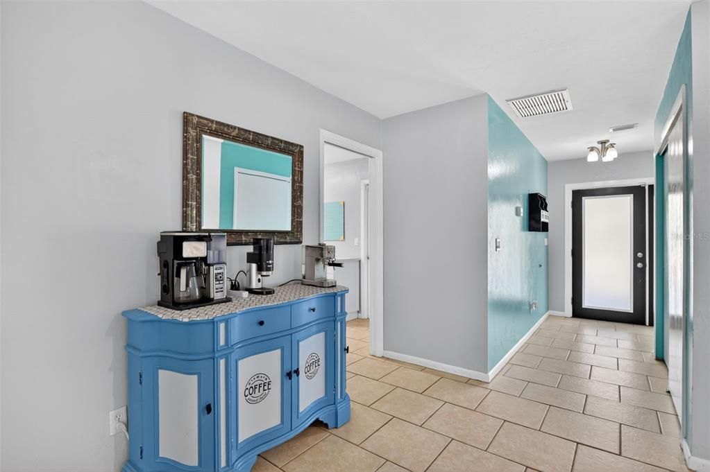 En Venta: $325,000 (3 camas, 2 baños, 2058 Pies cuadrados)