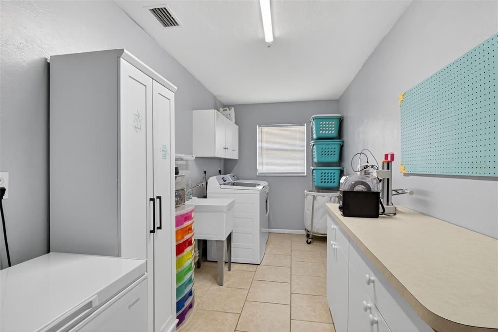 En Venta: $325,000 (3 camas, 2 baños, 2058 Pies cuadrados)