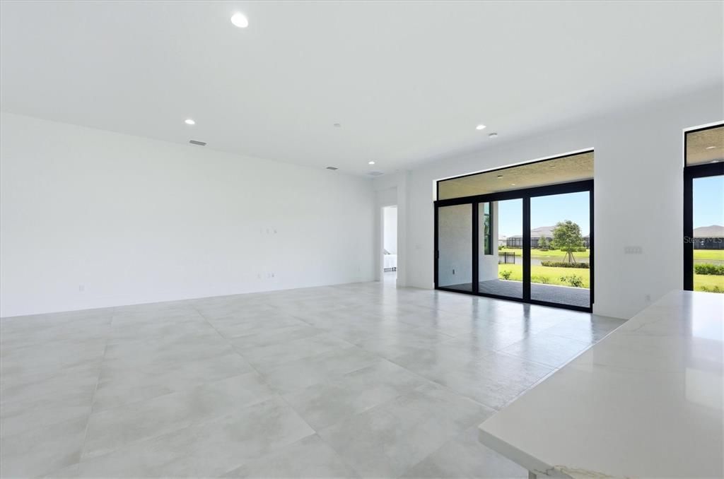 En Venta: $979,000 (3 camas, 3 baños, 3066 Pies cuadrados)
