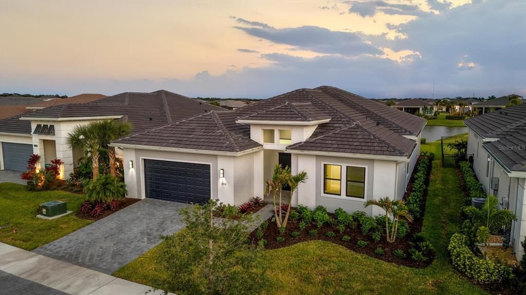 En Venta: $979,000 (3 camas, 3 baños, 3066 Pies cuadrados)