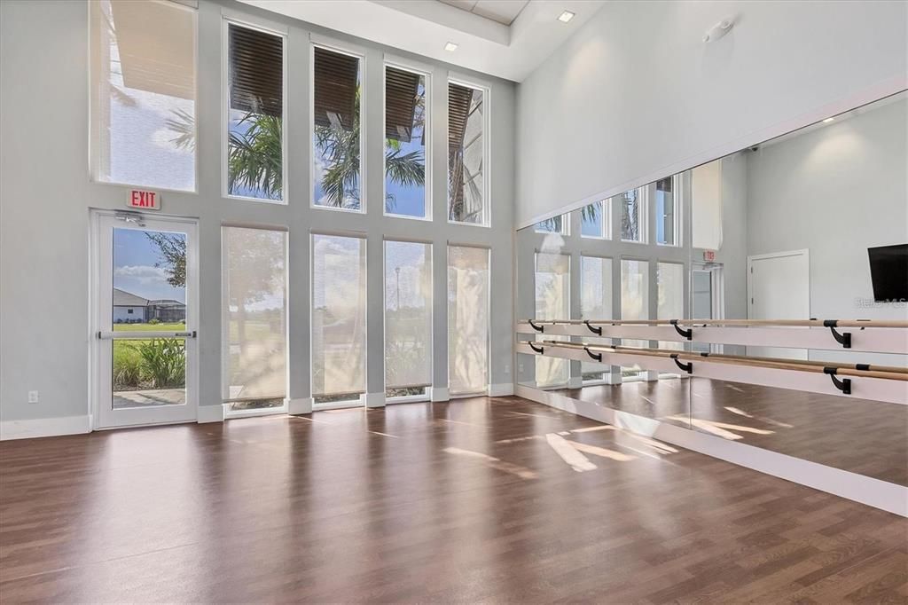 En Venta: $979,000 (3 camas, 3 baños, 3066 Pies cuadrados)