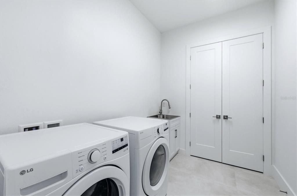 En Venta: $979,000 (3 camas, 3 baños, 3066 Pies cuadrados)