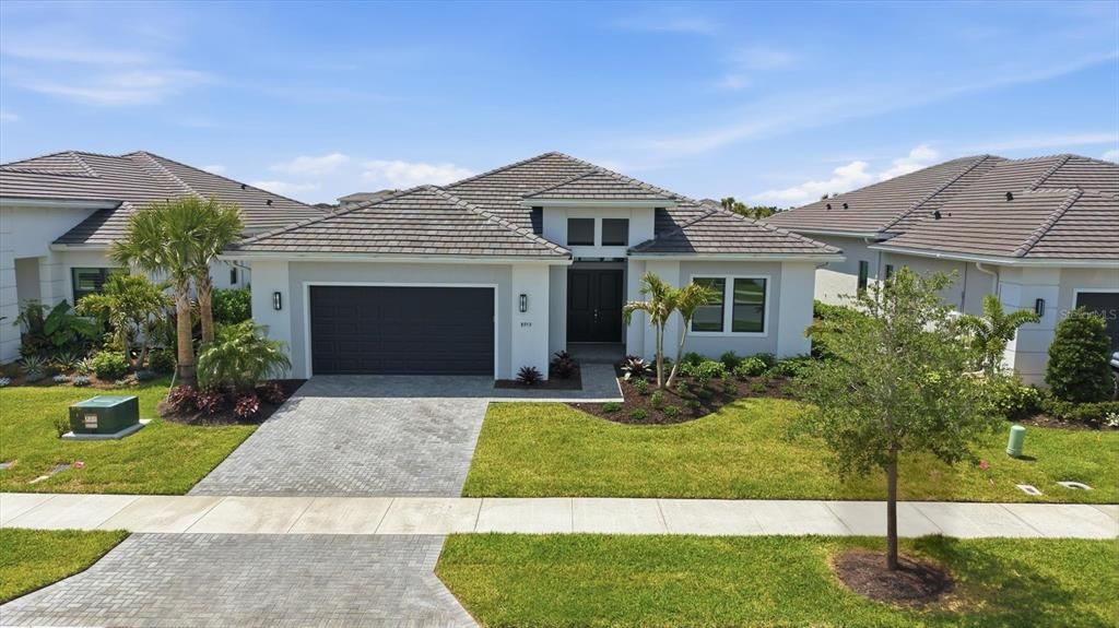 En Venta: $979,000 (3 camas, 3 baños, 3066 Pies cuadrados)