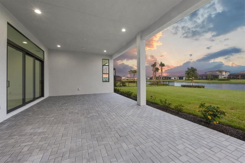 En Venta: $979,000 (3 camas, 3 baños, 3066 Pies cuadrados)