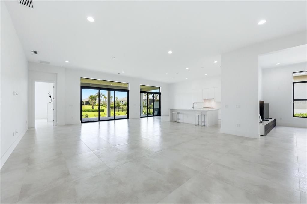 En Venta: $979,000 (3 camas, 3 baños, 3066 Pies cuadrados)
