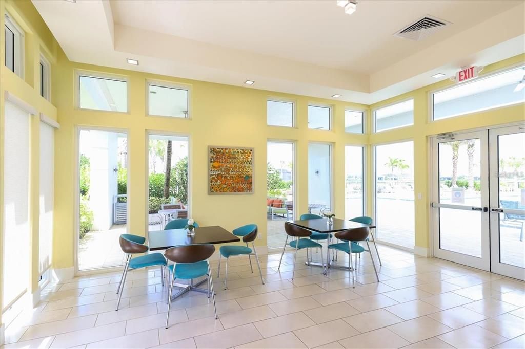 En Venta: $979,000 (3 camas, 3 baños, 3066 Pies cuadrados)