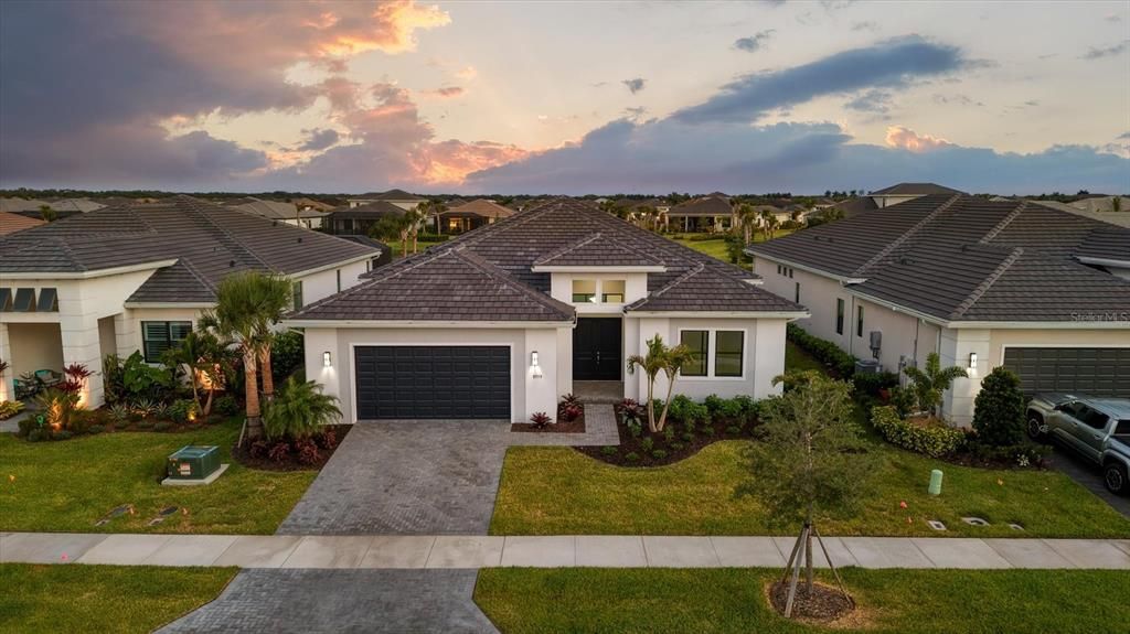 En Venta: $979,000 (3 camas, 3 baños, 3066 Pies cuadrados)