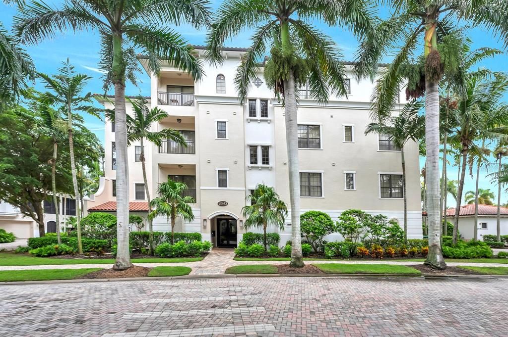 For Sale: $3,150,000 (3 beds, 3 baths, 2950 Square Feet)