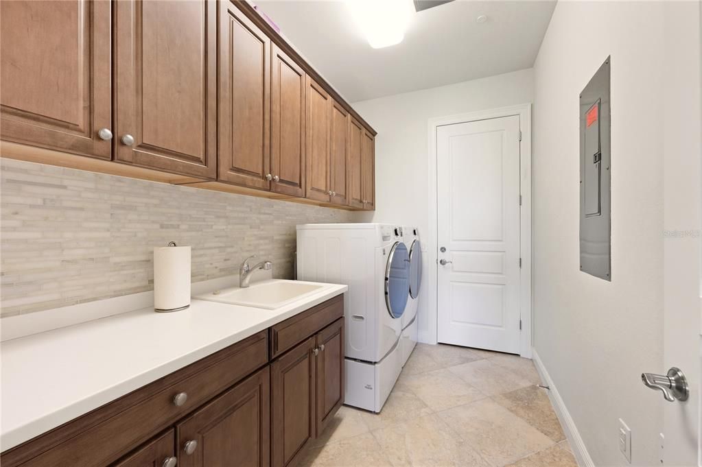For Sale: $3,150,000 (3 beds, 3 baths, 2950 Square Feet)