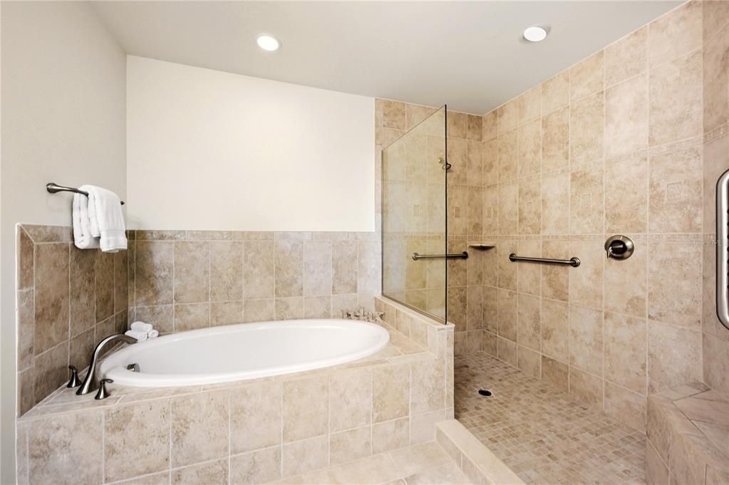 For Sale: $3,150,000 (3 beds, 3 baths, 2950 Square Feet)