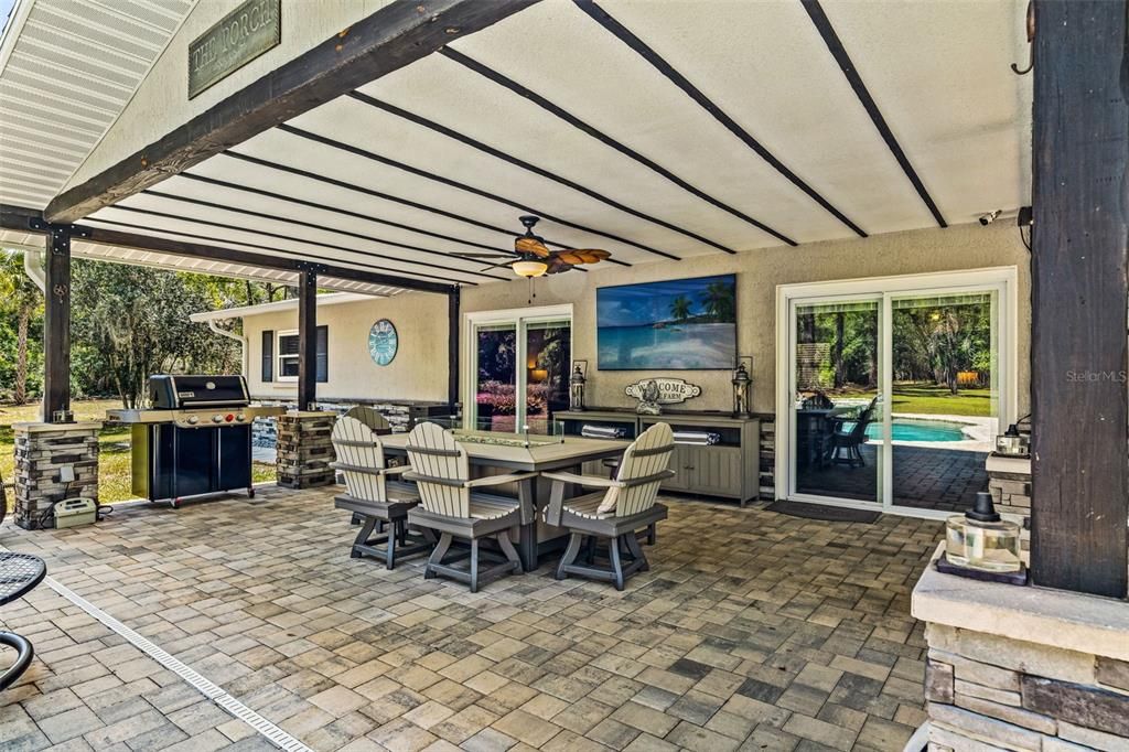 For Sale: $1,250,000 (3 beds, 2 baths, 1800 Square Feet)