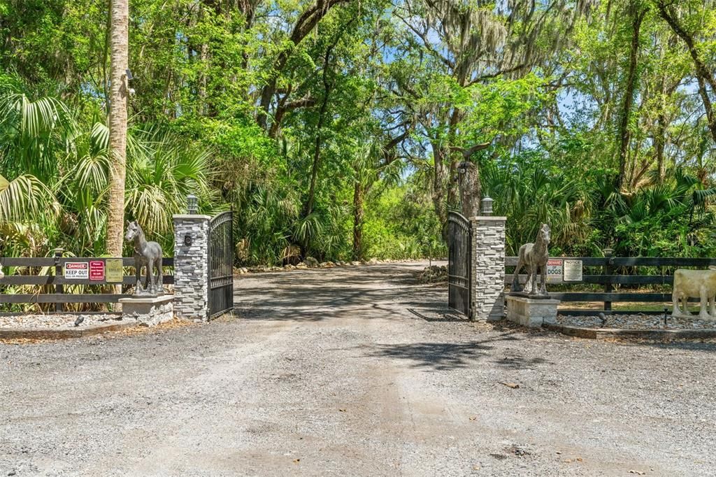 For Sale: $1,250,000 (3 beds, 2 baths, 1800 Square Feet)