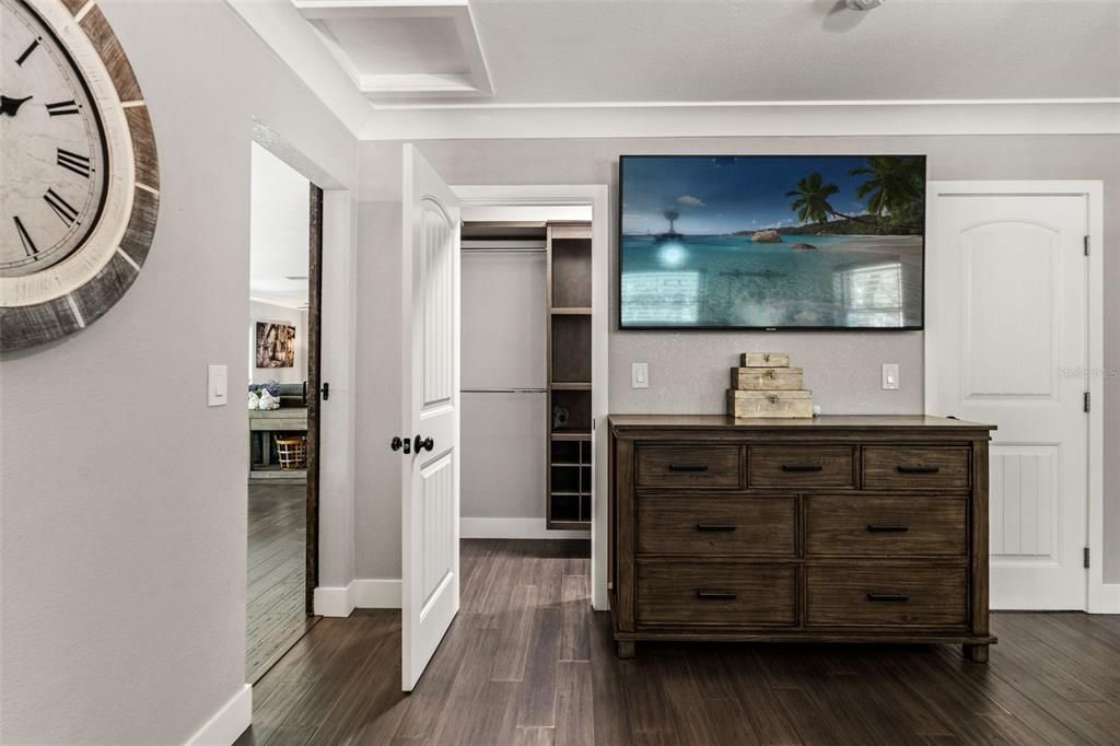 For Sale: $1,250,000 (3 beds, 2 baths, 1800 Square Feet)