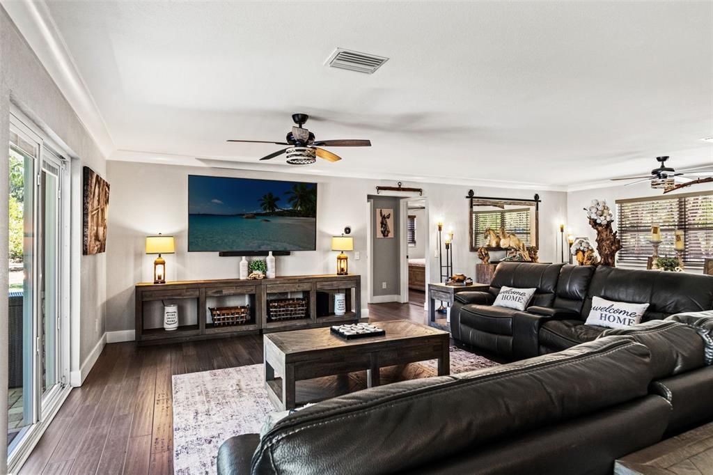 For Sale: $1,250,000 (3 beds, 2 baths, 1800 Square Feet)