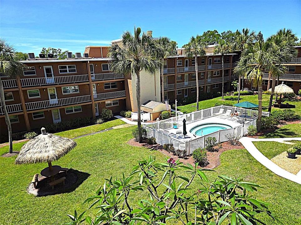 Active With Contract: $145,000 (2 beds, 1 baths, 987 Square Feet)