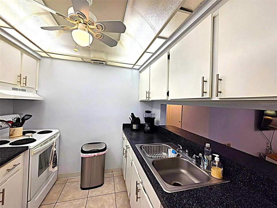 Active With Contract: $145,000 (2 beds, 1 baths, 987 Square Feet)