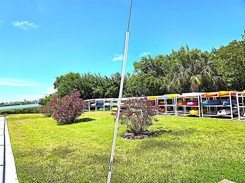 Active With Contract: $145,000 (2 beds, 1 baths, 987 Square Feet)