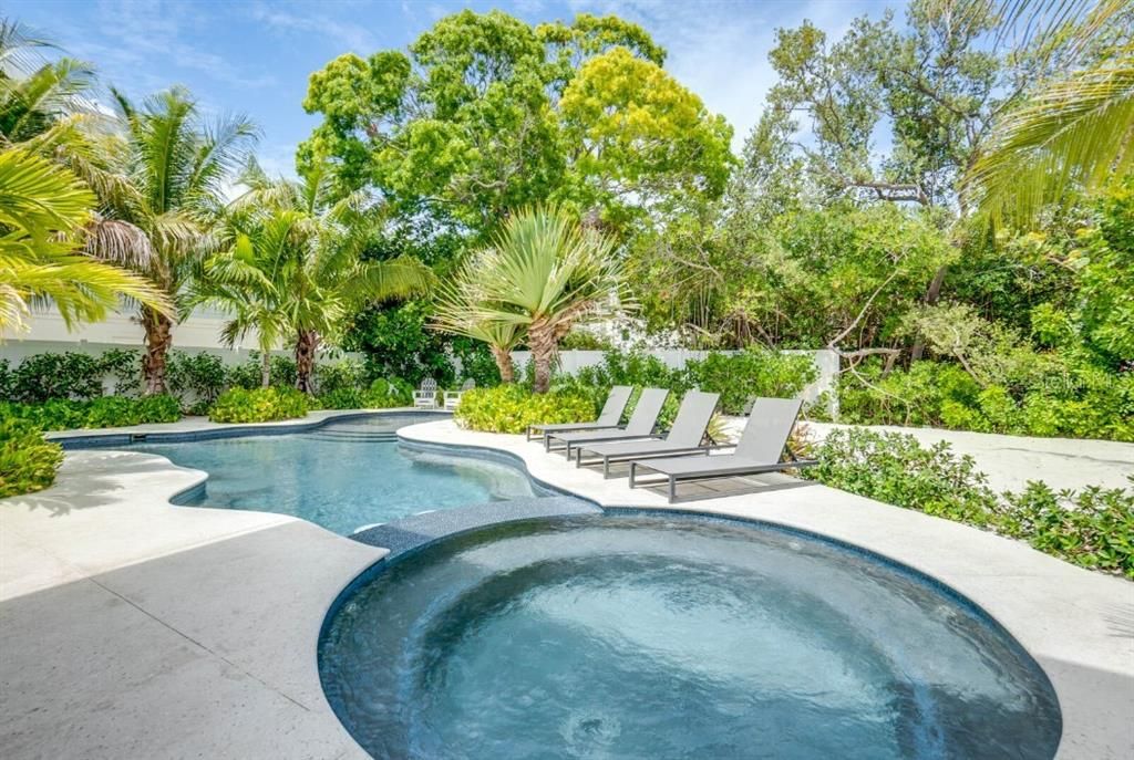 For Sale: $6,950,000 (9 beds, 8 baths, 4244 Square Feet)