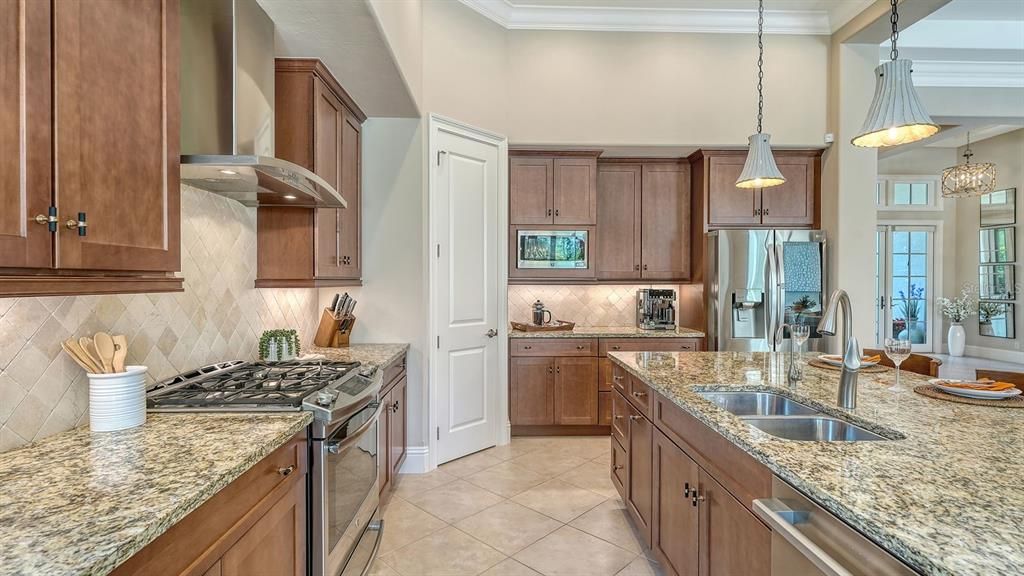 На продажу: $1,999,000 (3 спален, 3 ванн, 2810 Квадратных фут)
