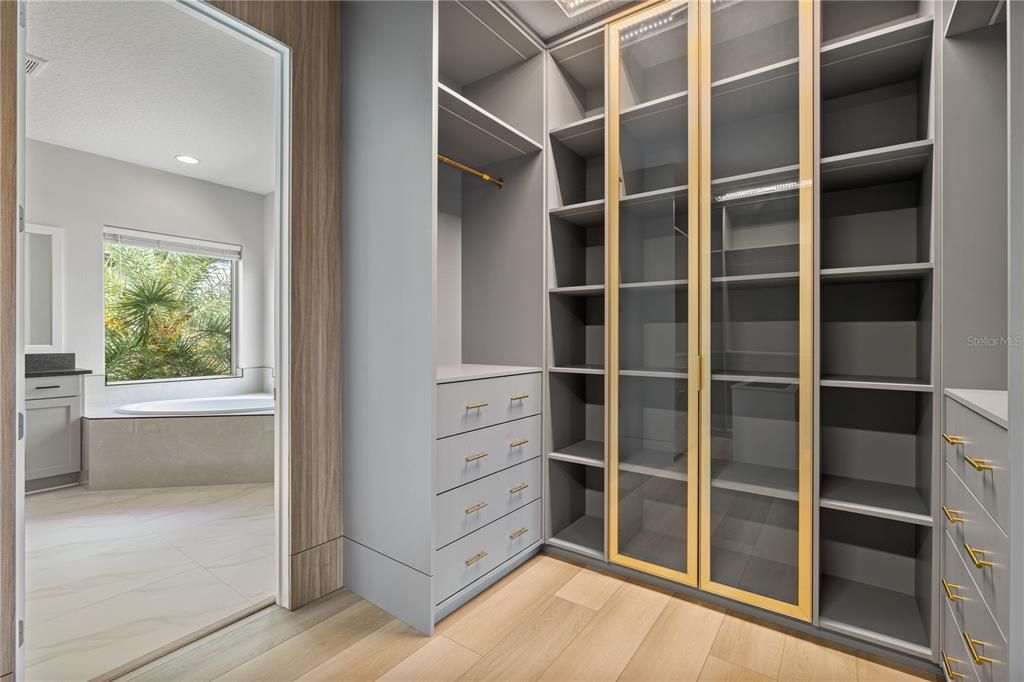 For Sale: $1,650,000 (6 beds, 5 baths, 4206 Square Feet)