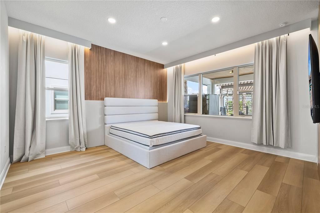 For Sale: $1,650,000 (6 beds, 5 baths, 4206 Square Feet)