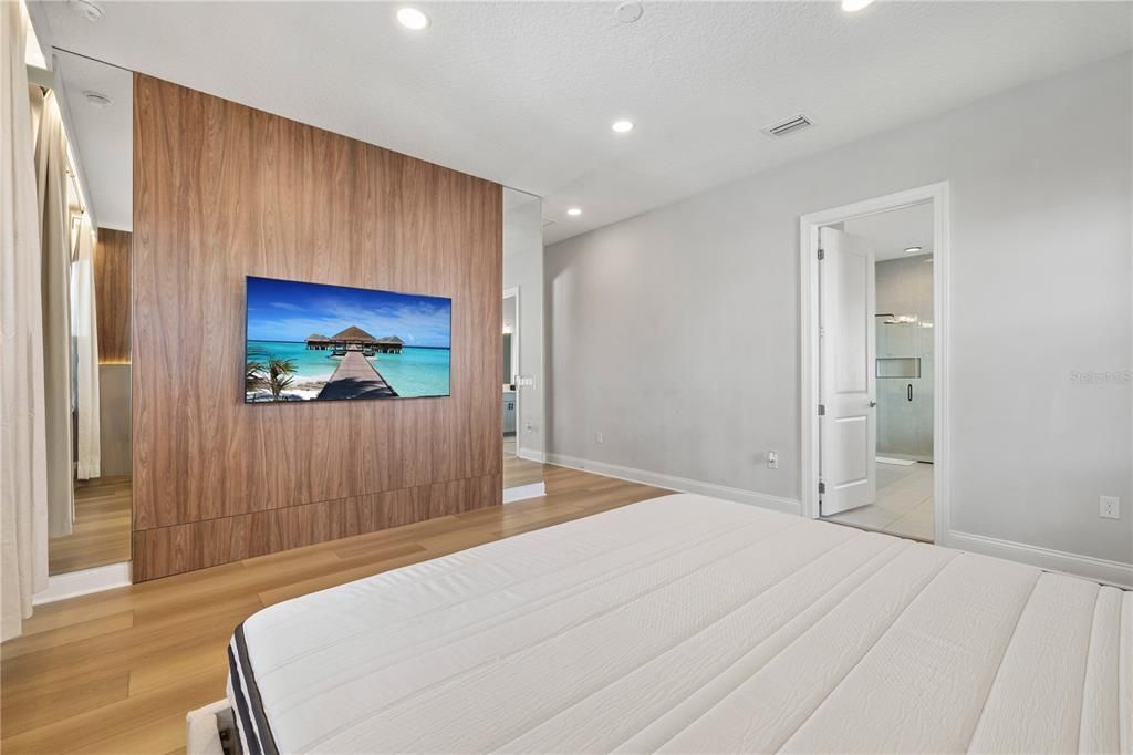 For Sale: $1,650,000 (6 beds, 5 baths, 4206 Square Feet)