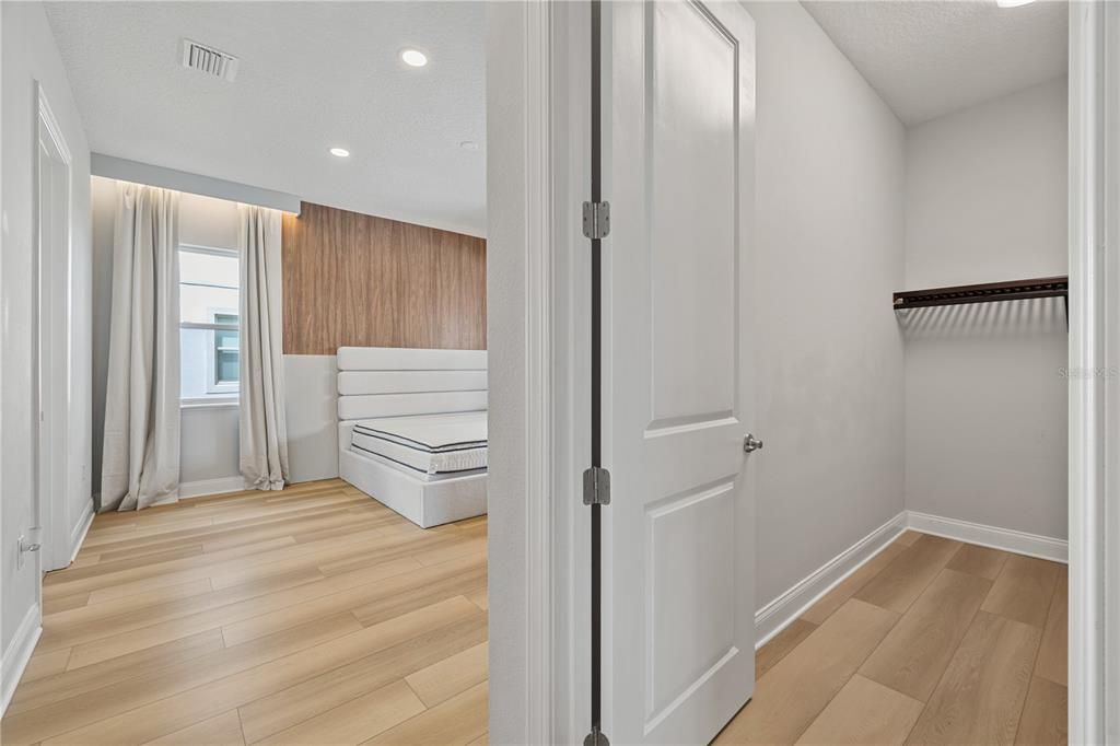 For Sale: $1,650,000 (6 beds, 5 baths, 4206 Square Feet)