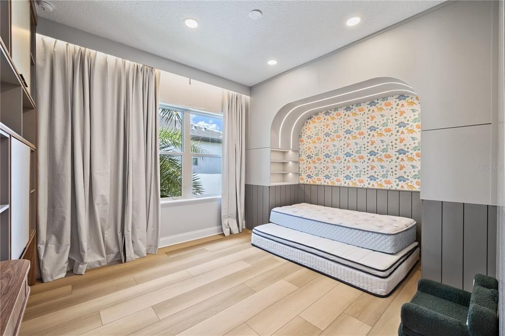 For Sale: $1,650,000 (6 beds, 5 baths, 4206 Square Feet)