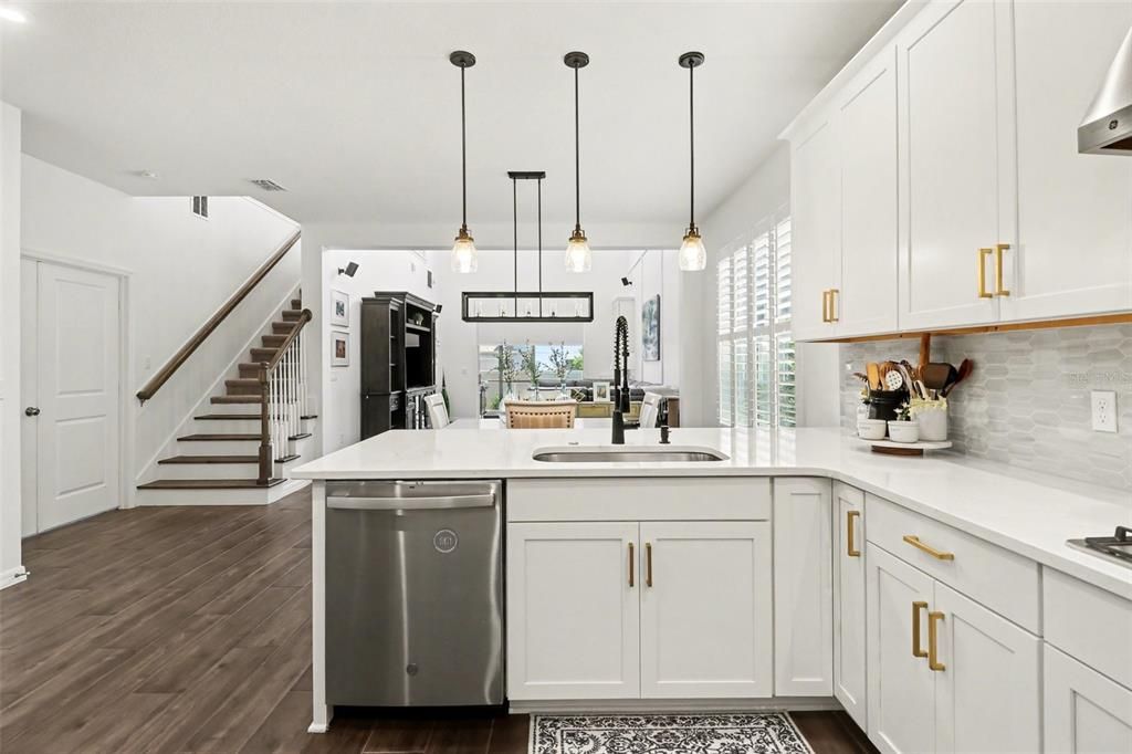 Active With Contract: $575,000 (4 beds, 3 baths, 2640 Square Feet)
