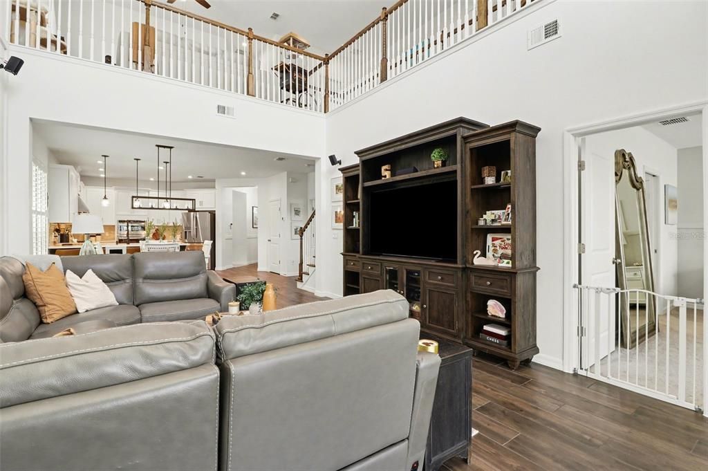 Active With Contract: $575,000 (4 beds, 3 baths, 2640 Square Feet)