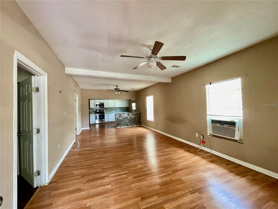 For Sale: $149,000 (3 beds, 2 baths, 1164 Square Feet)