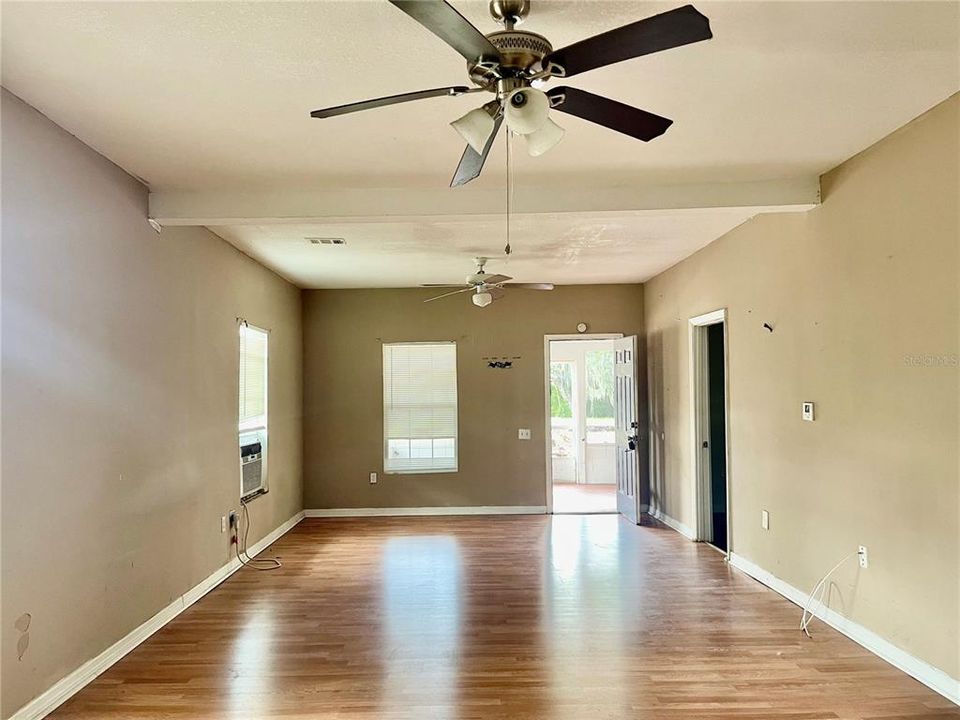 For Sale: $149,000 (3 beds, 2 baths, 1164 Square Feet)