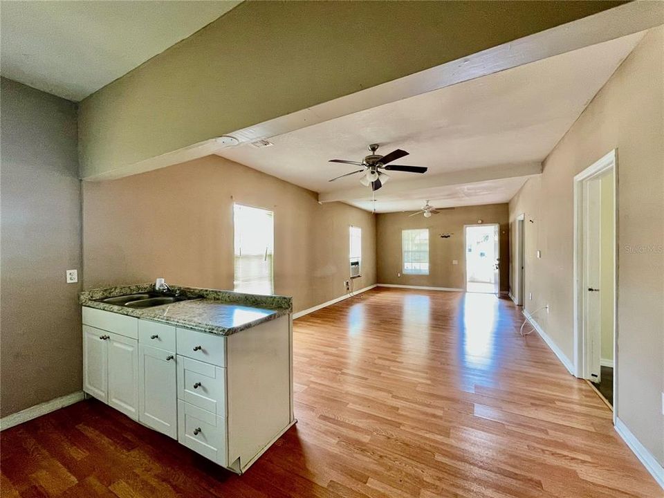 For Sale: $149,000 (3 beds, 2 baths, 1164 Square Feet)