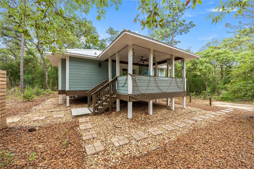 For Sale: $550,000 (1 beds, 1 baths, 477 Square Feet)