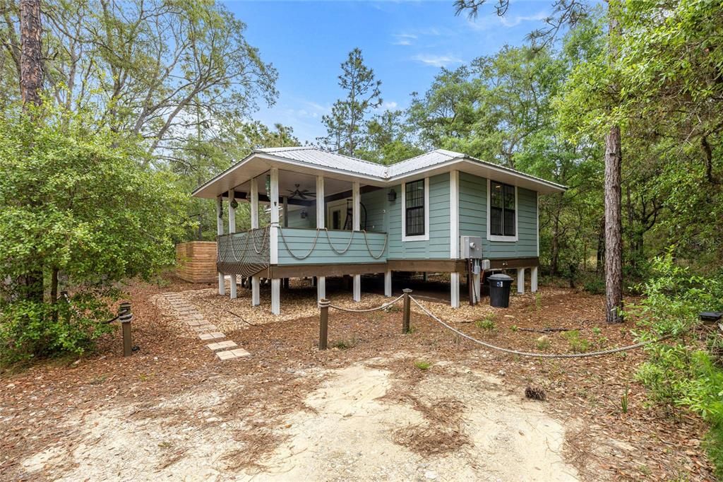 For Sale: $550,000 (1 beds, 1 baths, 477 Square Feet)