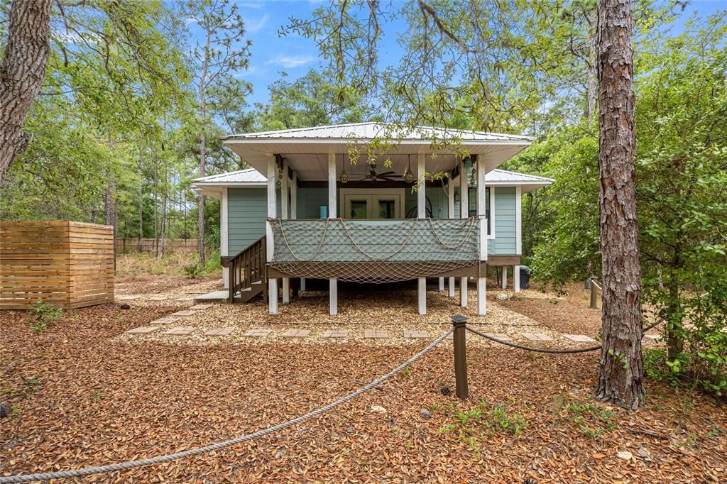 For Sale: $550,000 (1 beds, 1 baths, 477 Square Feet)