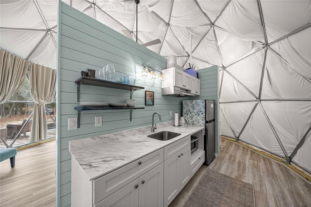 For Sale: $550,000 (1 beds, 1 baths, 477 Square Feet)