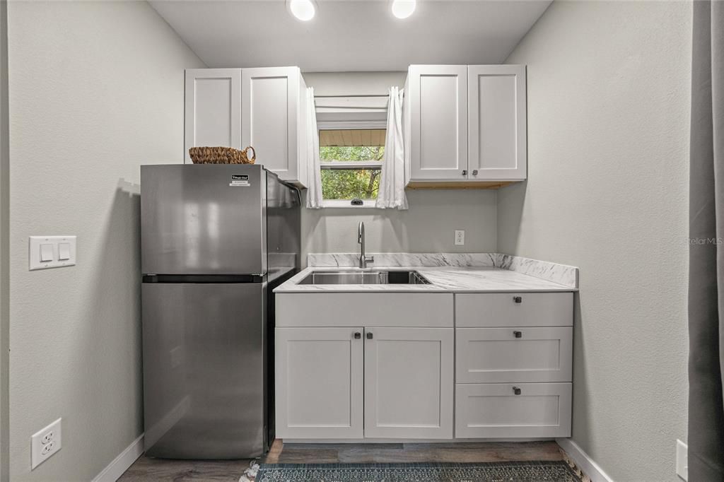 For Sale: $550,000 (1 beds, 1 baths, 477 Square Feet)