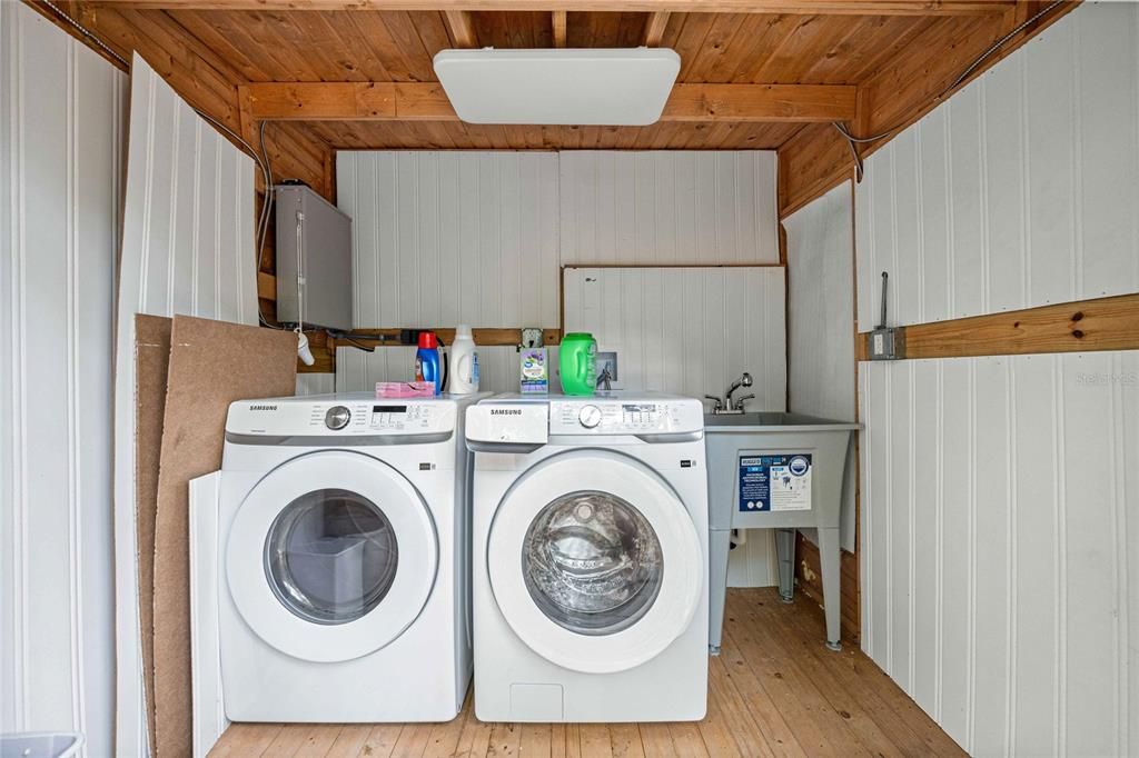For Sale: $550,000 (1 beds, 1 baths, 477 Square Feet)