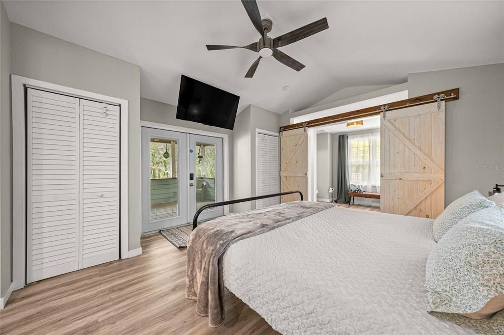 For Sale: $550,000 (1 beds, 1 baths, 477 Square Feet)