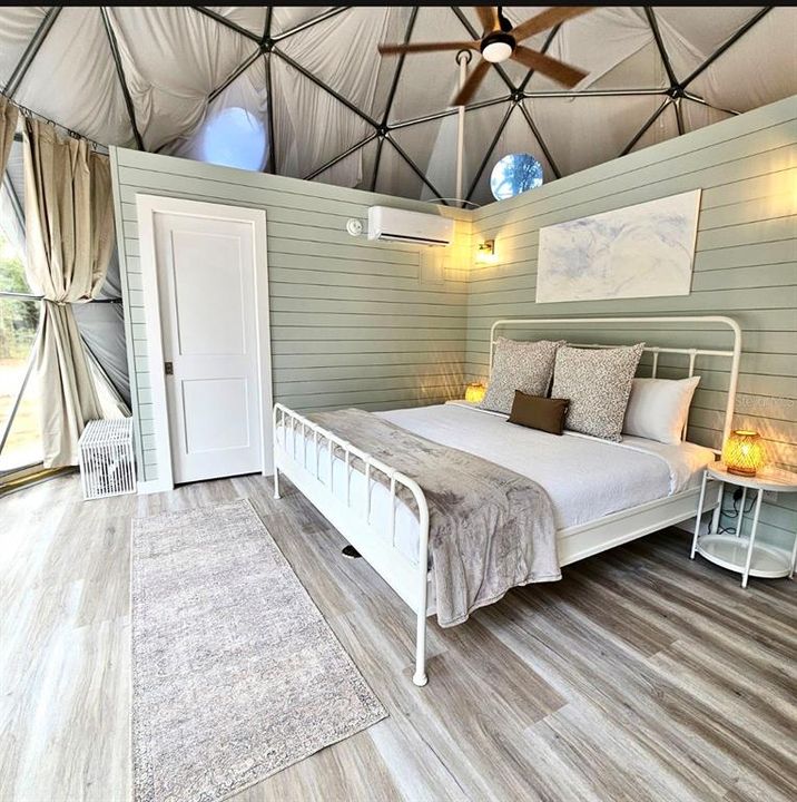 For Sale: $550,000 (1 beds, 1 baths, 477 Square Feet)